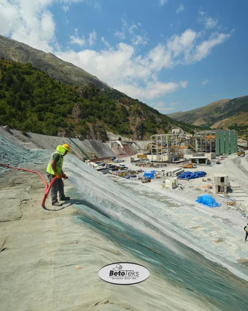 Karayolu Şev Koruma Sistemleri: Heyelan ve Erozyona Karşı Modern Çözümler betoteks-kumas-beton-sev-koruma-uygulama-beton-halisi-14