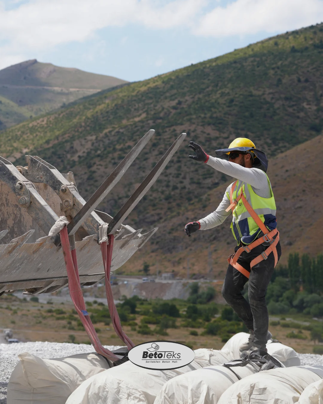 Beton Halısı Uygulama Aşamaları betoteks-kumas-beton-sev-koruma-uygulama-serim-beton-halisi-2
